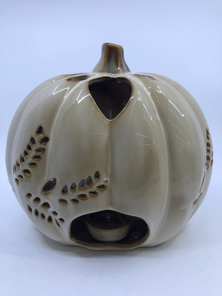 CERAMIC TAN PUMPKIN TEA LIGHT HOLDER.