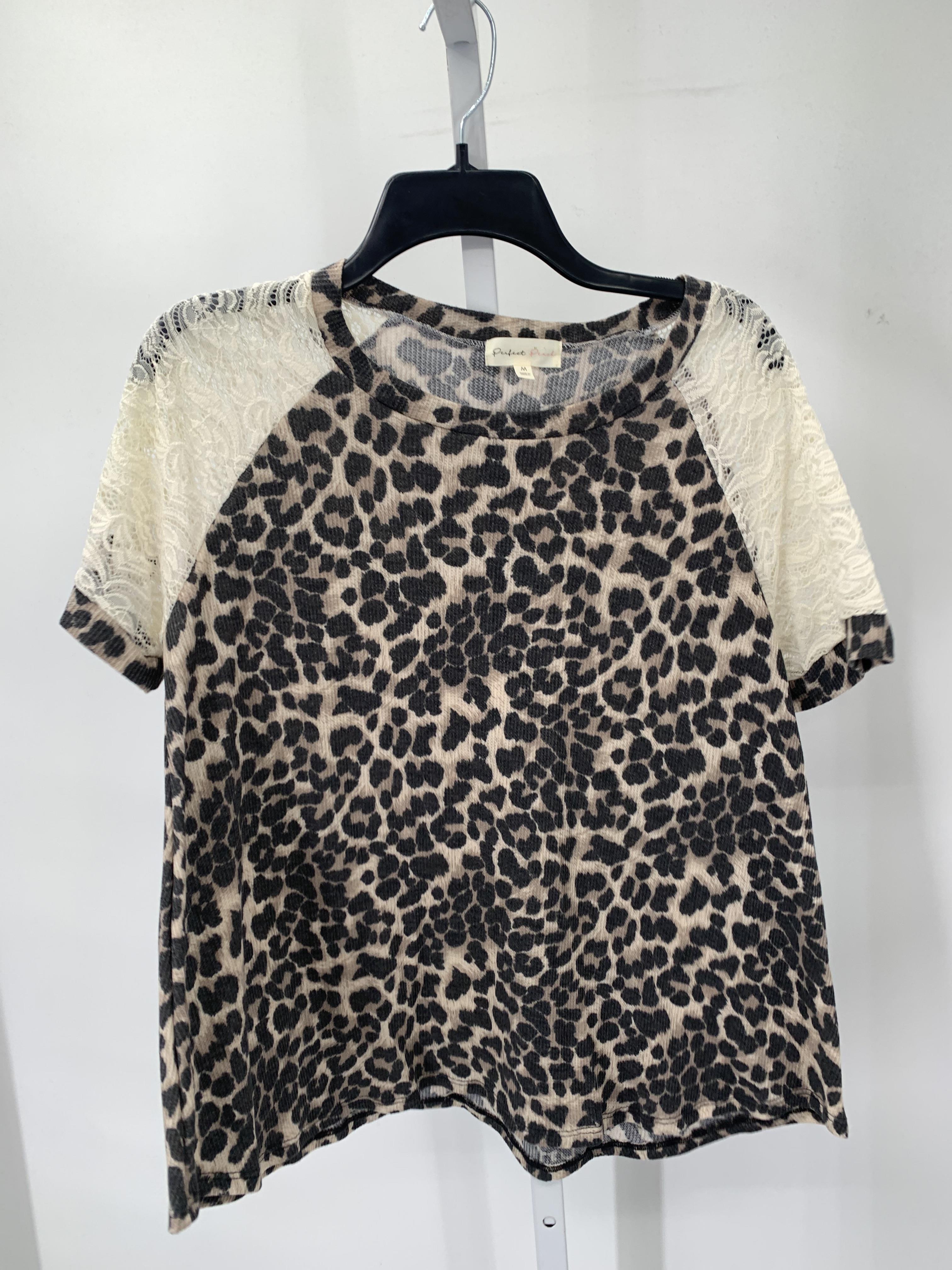 Size Medium Juniors Short Sleeve Shirt