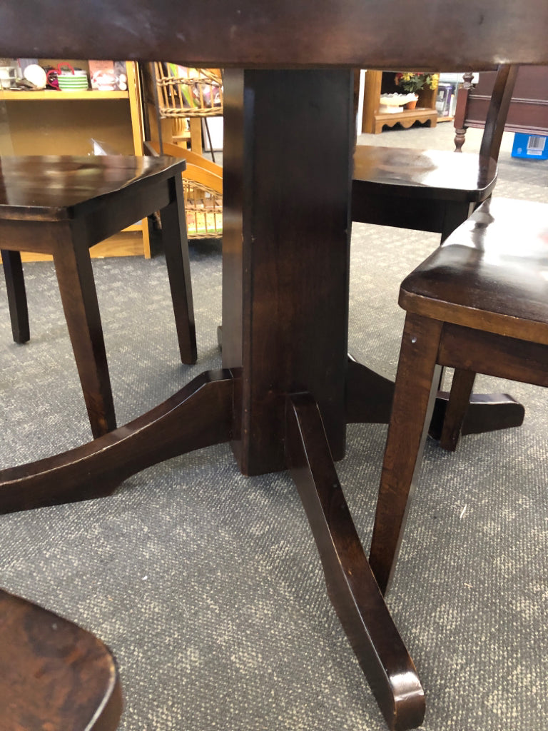 DRK WOOD ROUND TABLE W/4 CHAIRS.