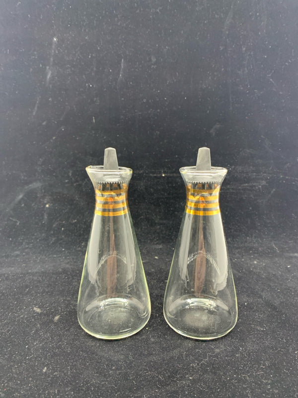 2 VTG PYREX OIL AND VINEGAR DISPENSER BOTTLES.