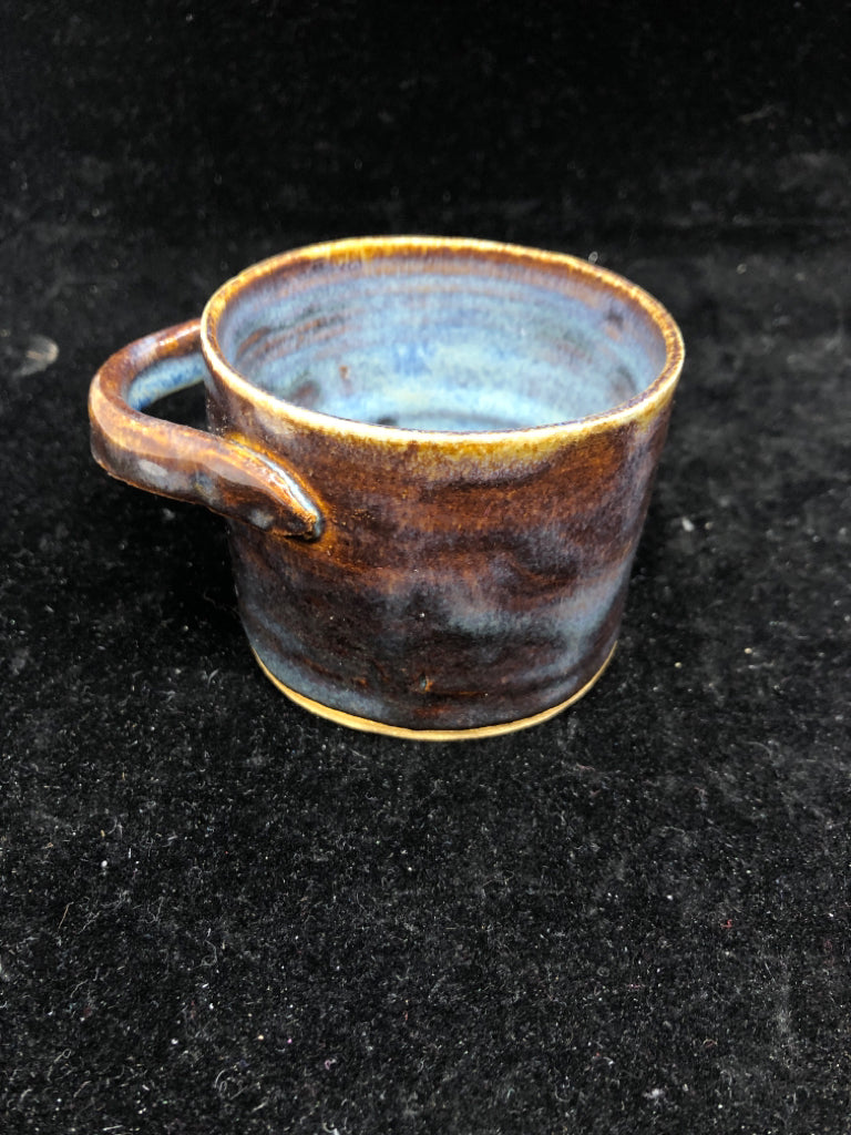 BROWN AND BLUE POTTERY DISH W HANDLE.