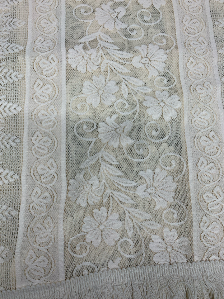 LACE TABLE RUNNER.