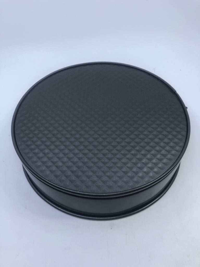 LARGE SPRING FORM PAN.