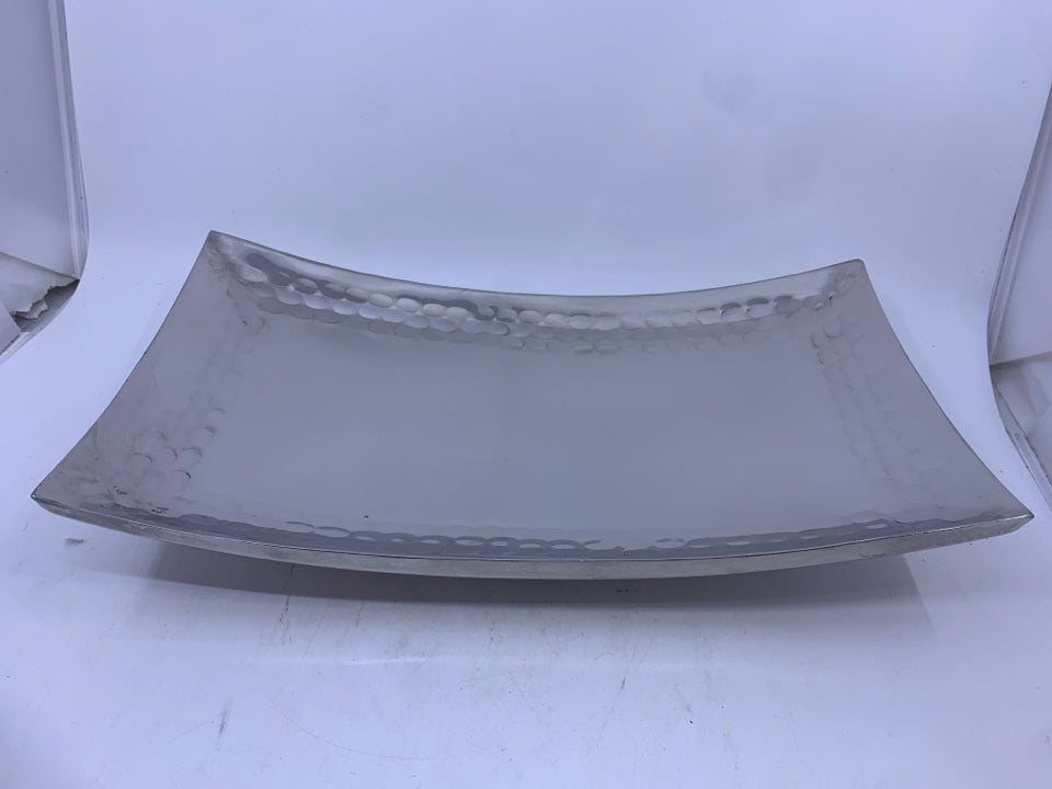 SILVER METAL HAMMERED/LIFTED EDGES MAX STUDIO TRAY.