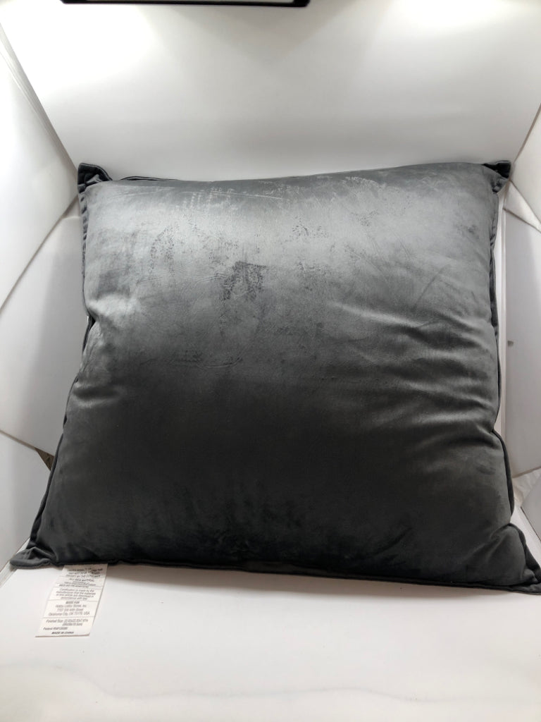 GREY FABRIC PILLOW.