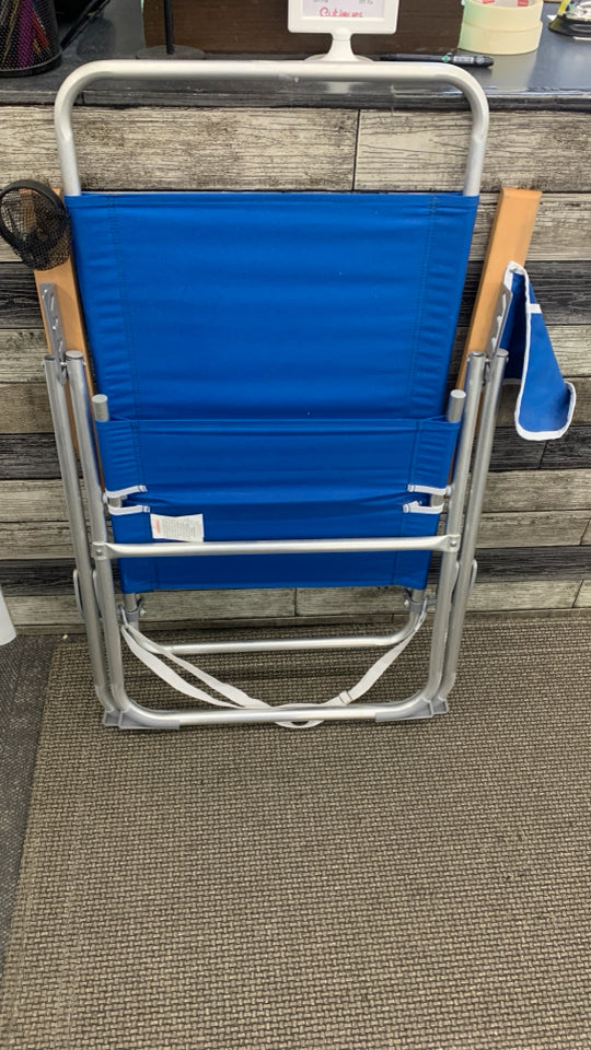 FOLDING BLUE BEACH CHAIR.