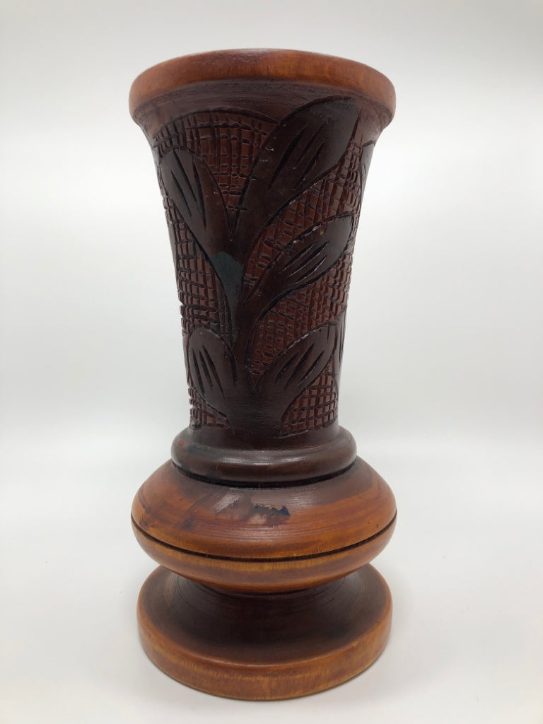 LEAF CARVED WOOD VASE.