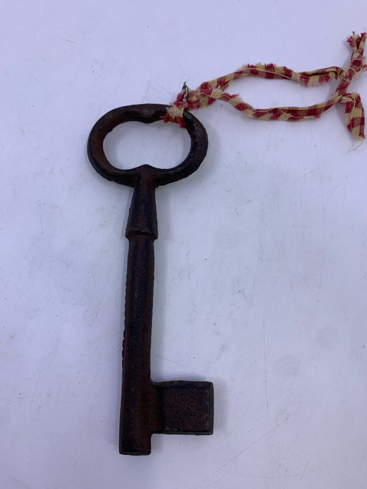 CAST IRON KEY DECOR.