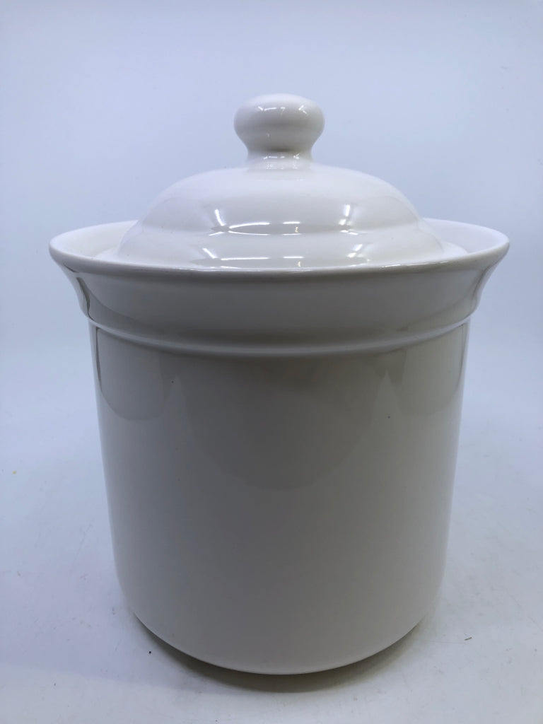 LARGE FLORAL DESIGN COVERED CANISTER.