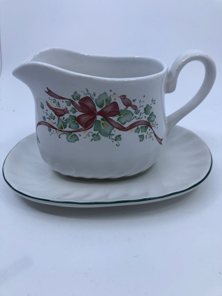 2PC CORELLE IVY AND BOW PATTERN GRAVY BOAT.