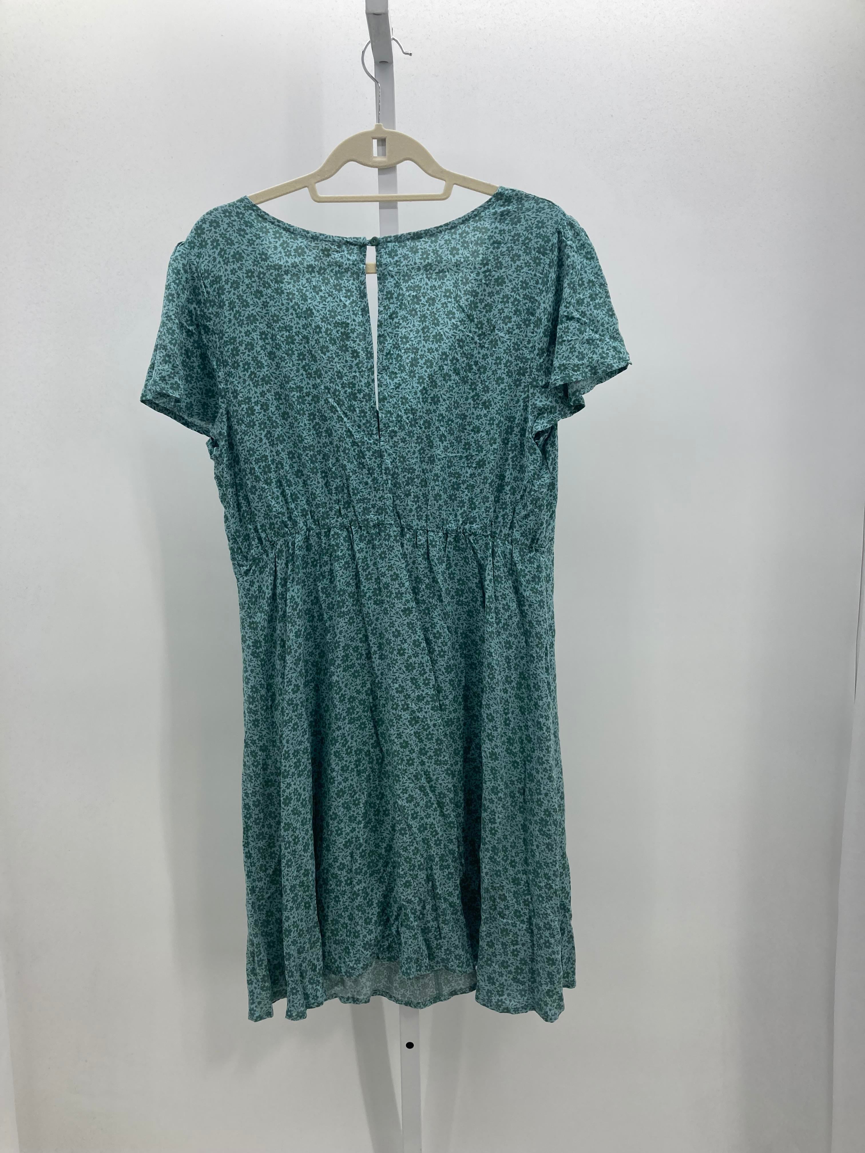 Size Large Misses Short Sleeve Dress