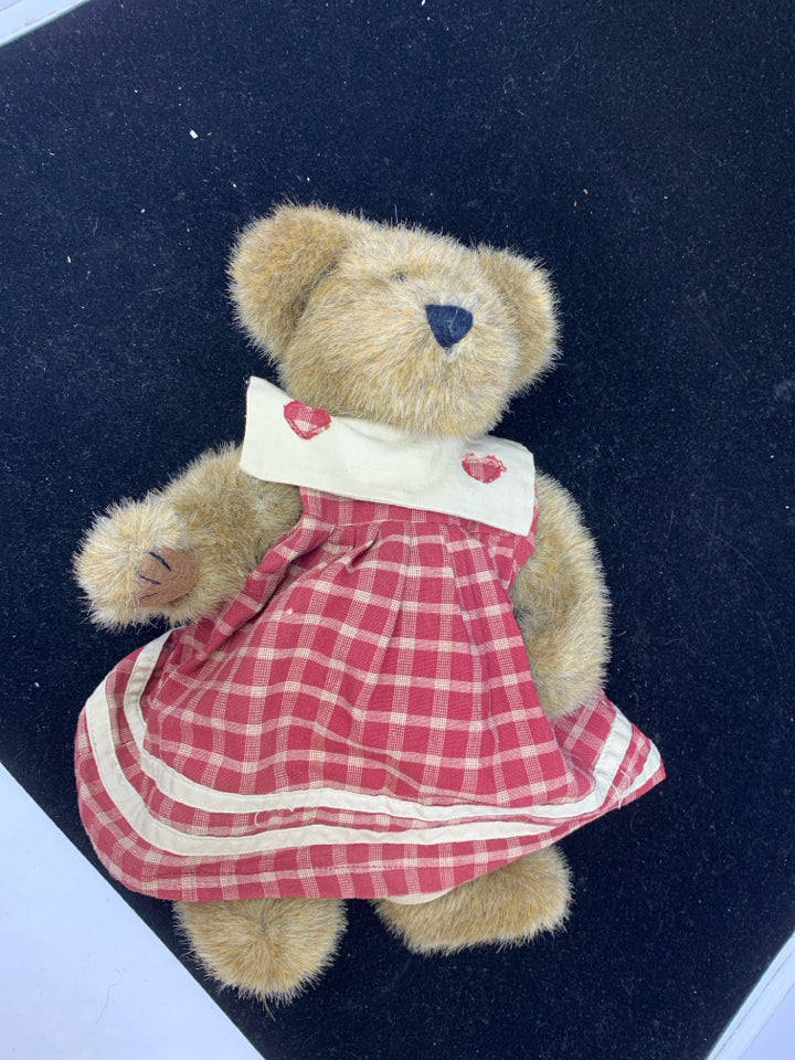 BOYDS BEAR IN PLAID DRESS W HEARTS.