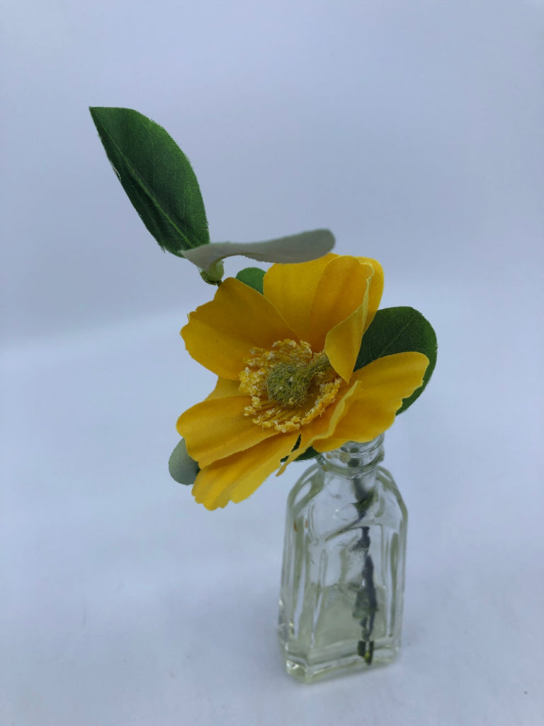 FAUX YELLOW FLOWER IN GLASS VASE.