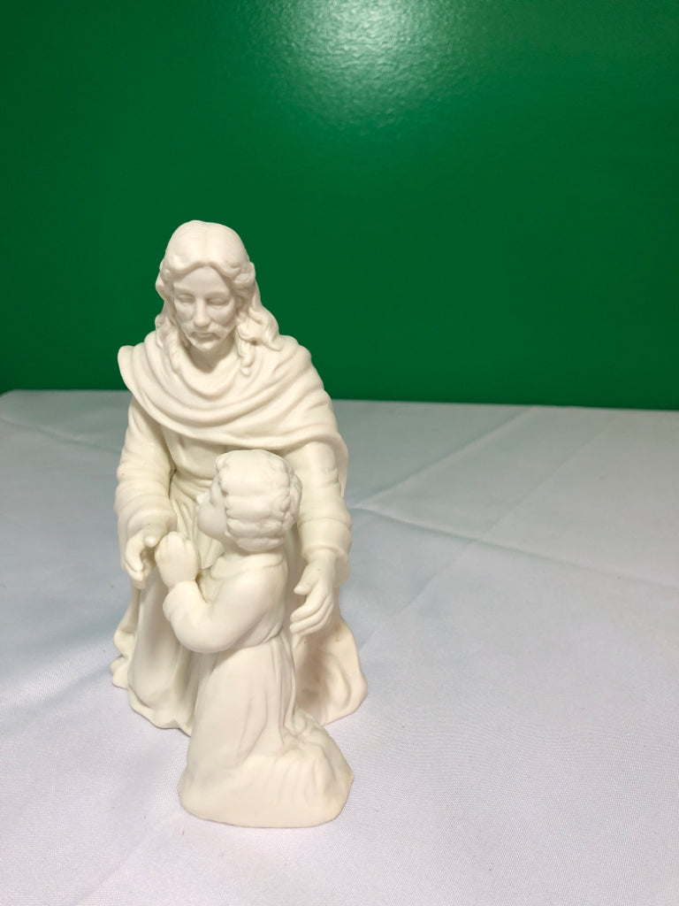 CREAM CERAMIC MAN AND CHILD.