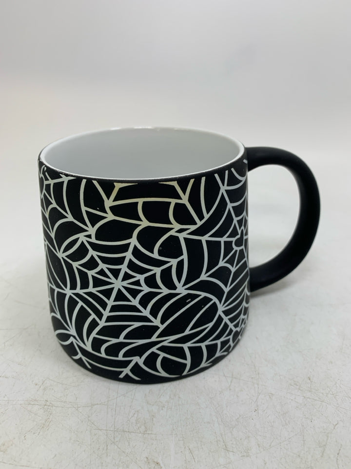 ASHLAND BLK/WHITE SPIDER WEB MUG.