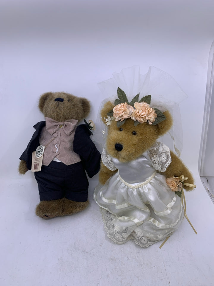 2 PC BRIDE/GROOM BOYDS BEARS.