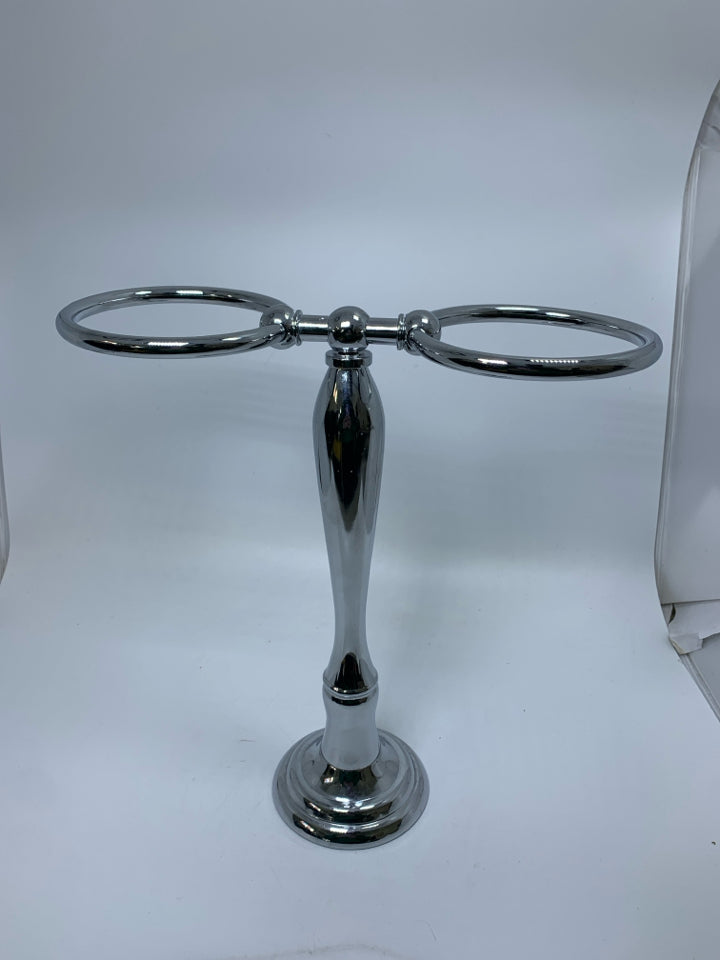 SILVER METAL DOUBLE RING TOWEL HOLDER.