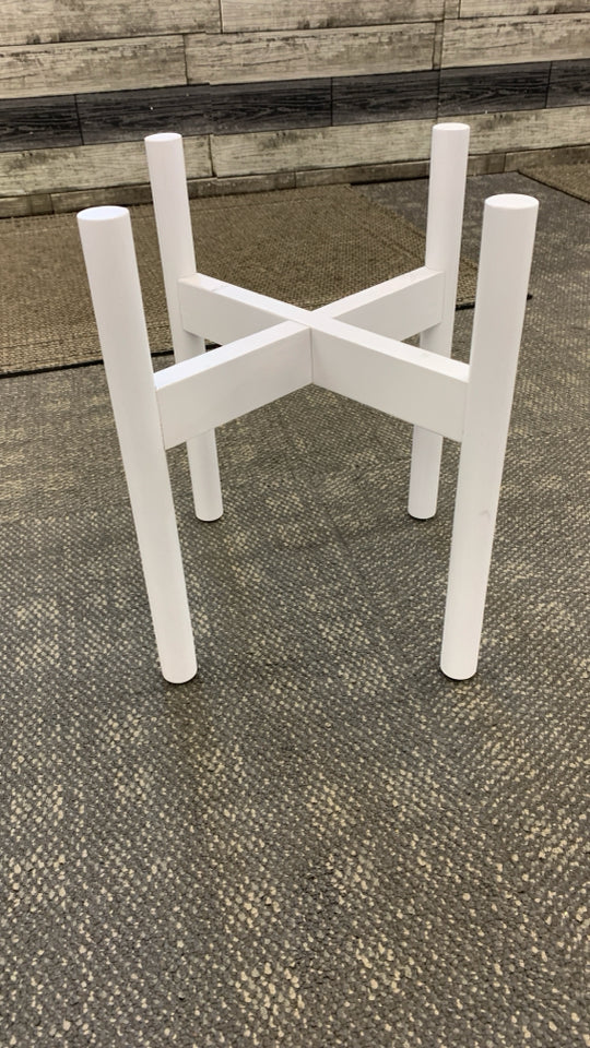 WHITE WOODEN PLANT STAND.