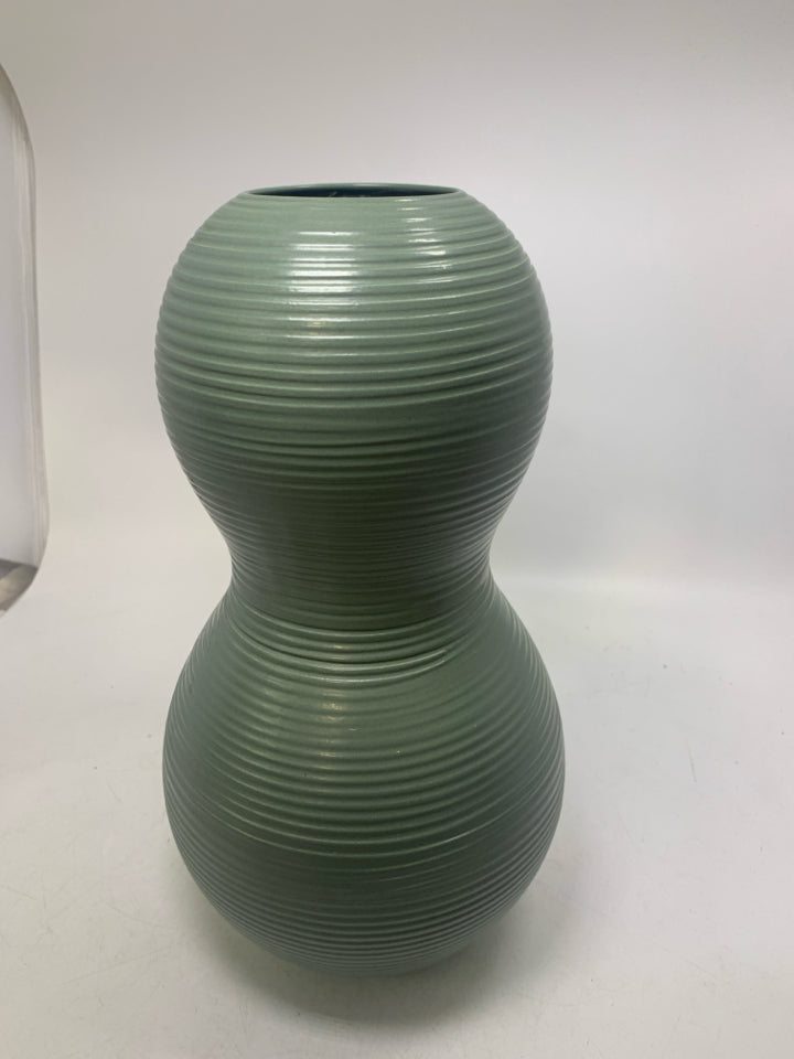 LARGE RIBBED FUNKY SHAPED VASE.