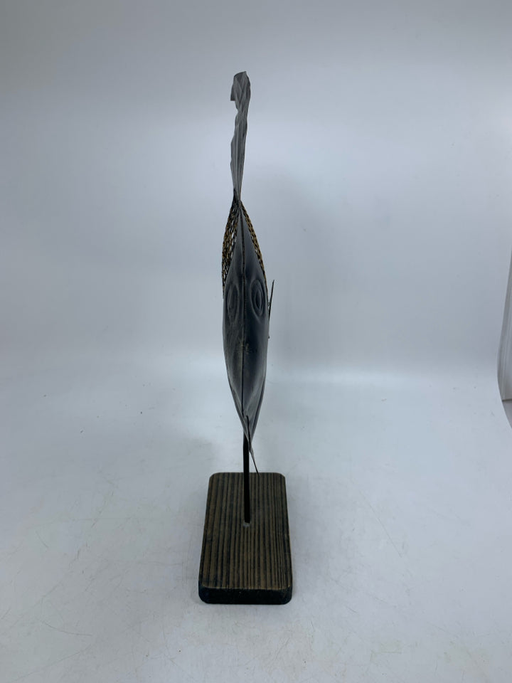DARK METAL FISH ON STAND DECOR.