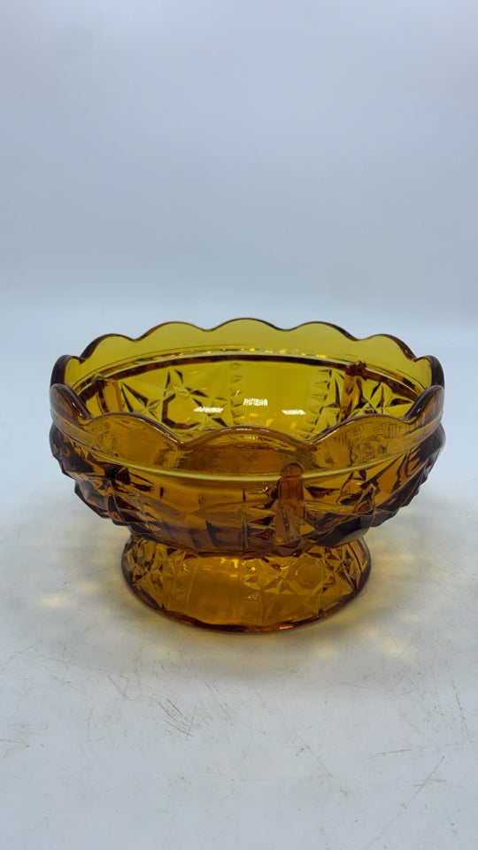 VTG AMBER GLASS DISH W/GEOMETRIC DESIGN.