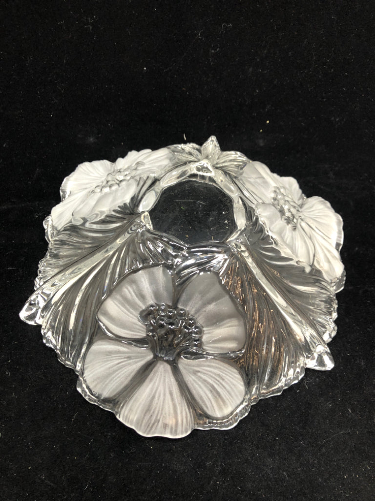 CLEAR GLASS BOWL W/FROSTED/EMBOSSED FLORAL DESIGN.