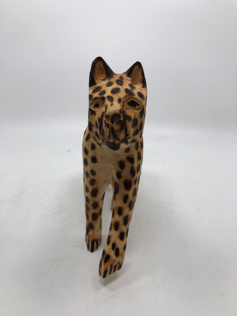 WOODEN CARVED CHEETAH.