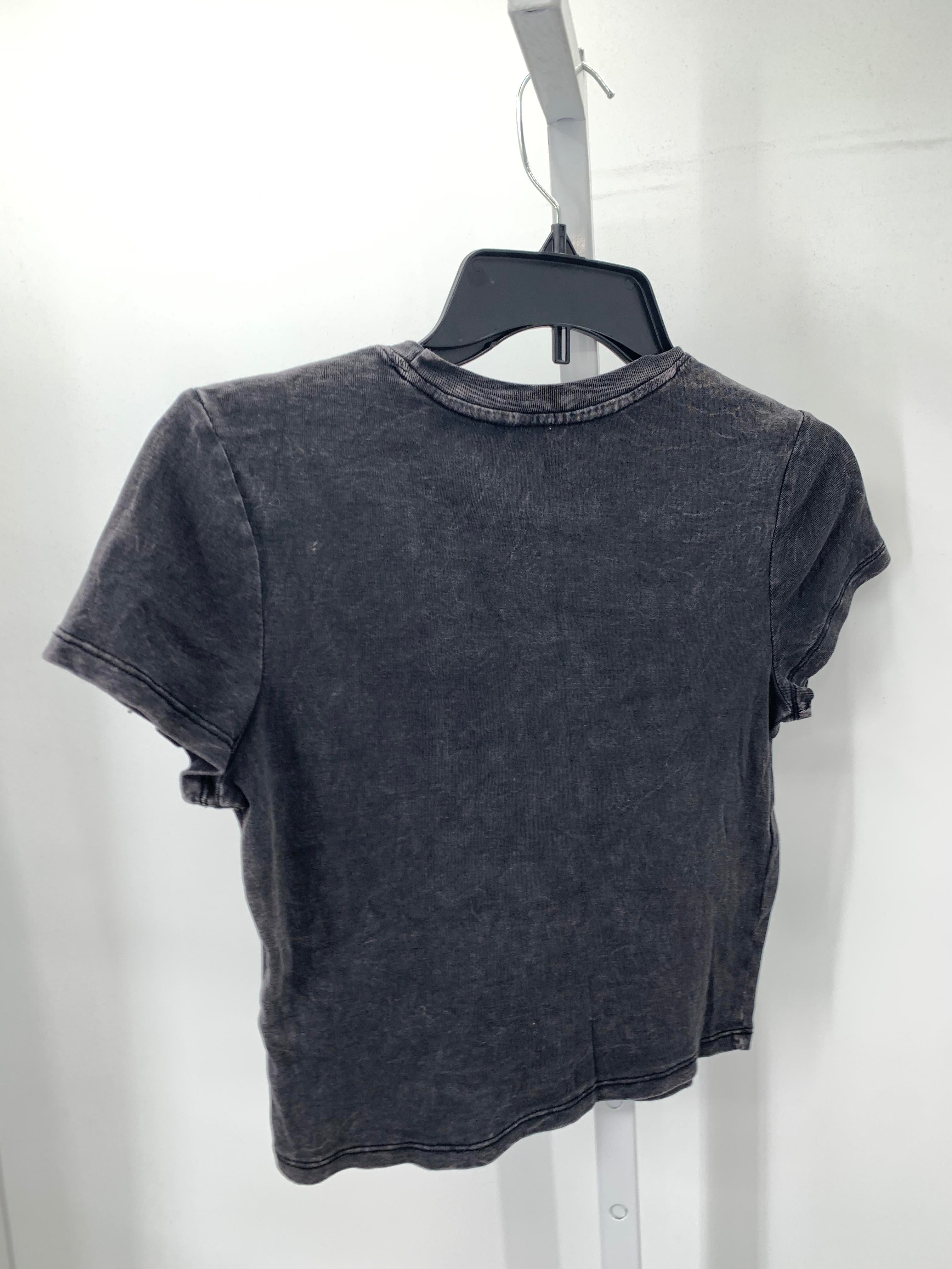 Size Medium Juniors Short Sleeve Shirt
