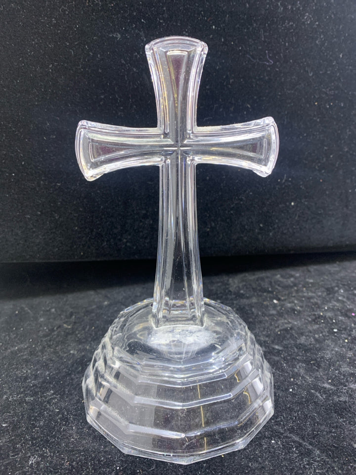 FOOTED CRYSTAL CROSS.