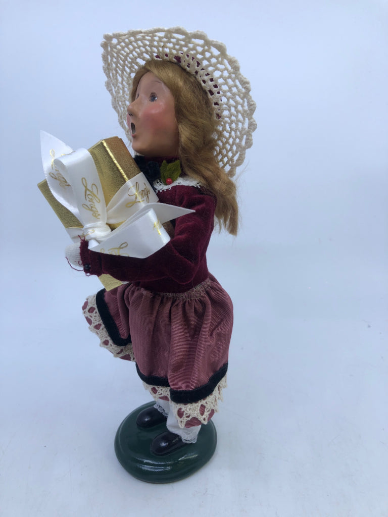 BYERS' CHOICE GIRL HOLDING GOLD PRESENT BOX W/ LACE HAT- 2003.
