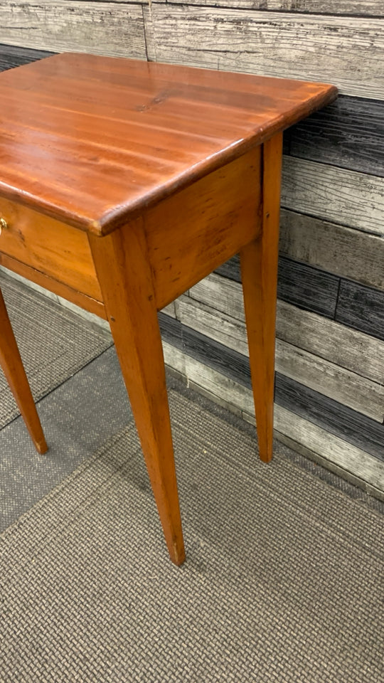 CHERRY 1 DRAWER WOOD SIDE TABLE W/GLASS BALL HANDLE.