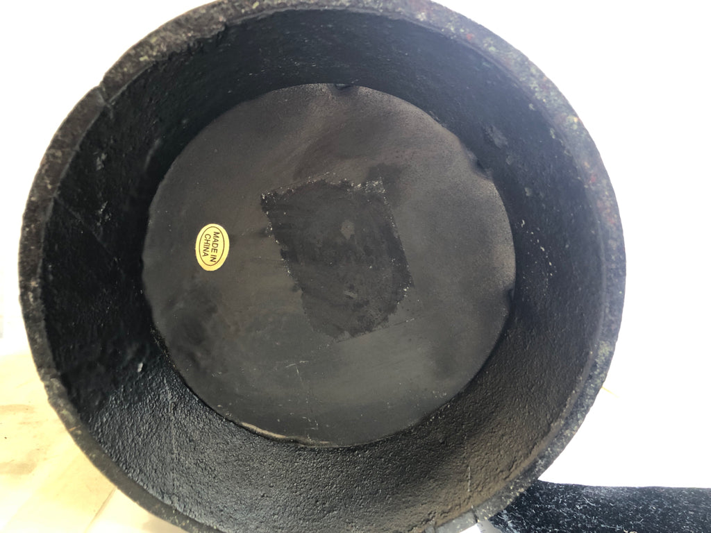 DISTRESSED RED TIN VASE W/PETAL LINE DESIGNS & BLUE GOLD SPECKLES W/BEADED STRAW