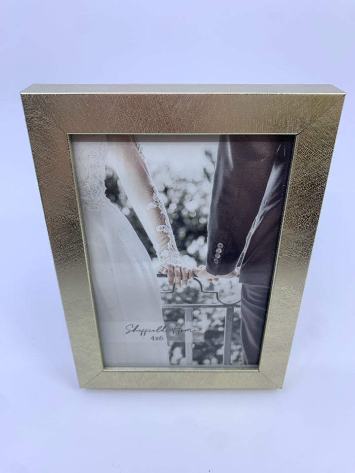SILVER PHOTO FRAME.
