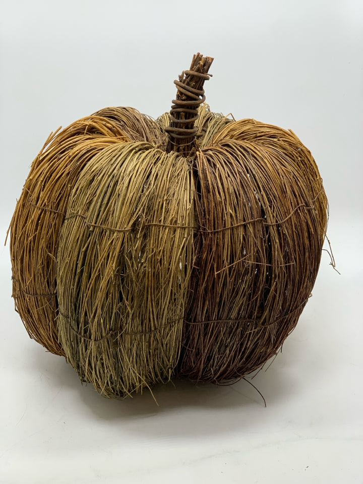 TWIG PUMPKIN DECOR.
