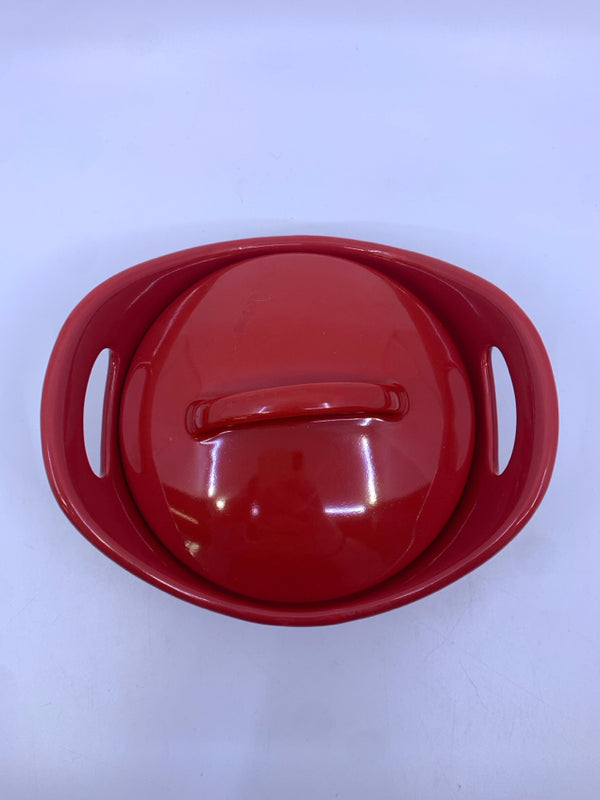 RACHAEL RAY RED CASSEROLE DISH W/ COVER.