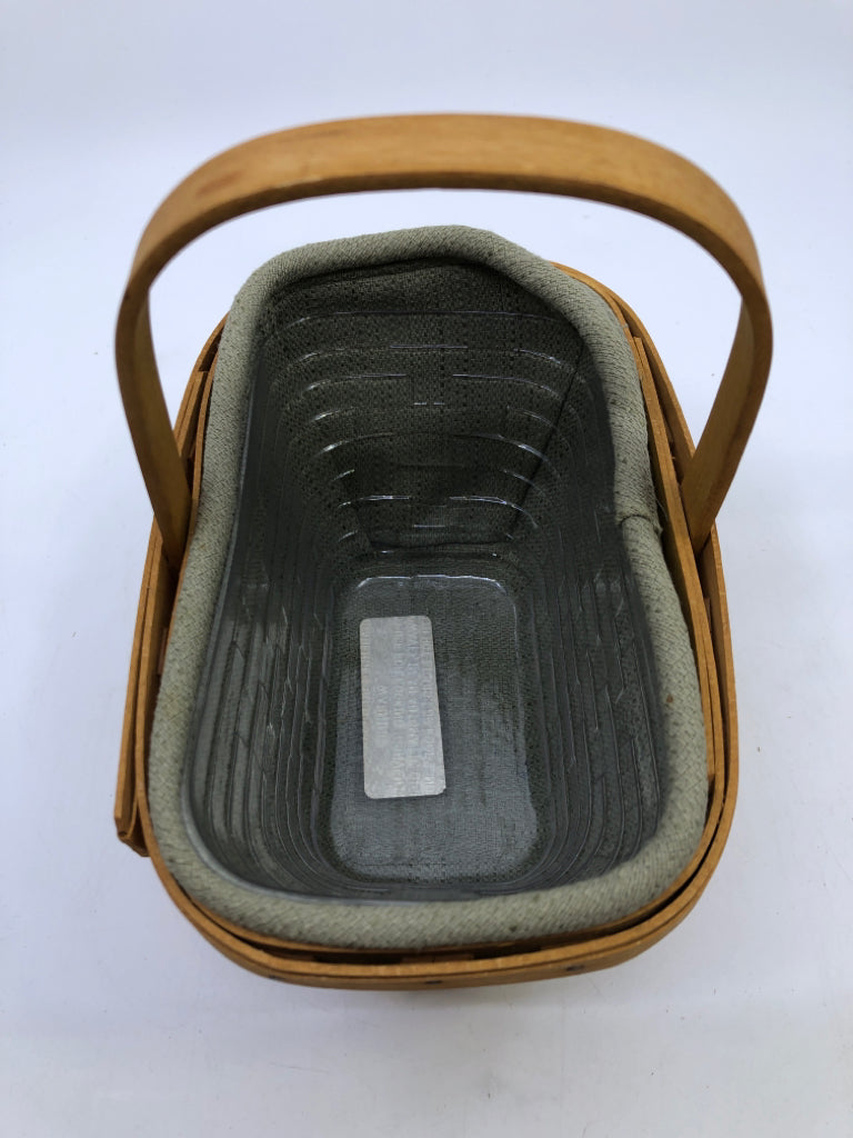 2001 SMALL BASKET W/ HANDLE, GREEN LINER & PROTECTOR.