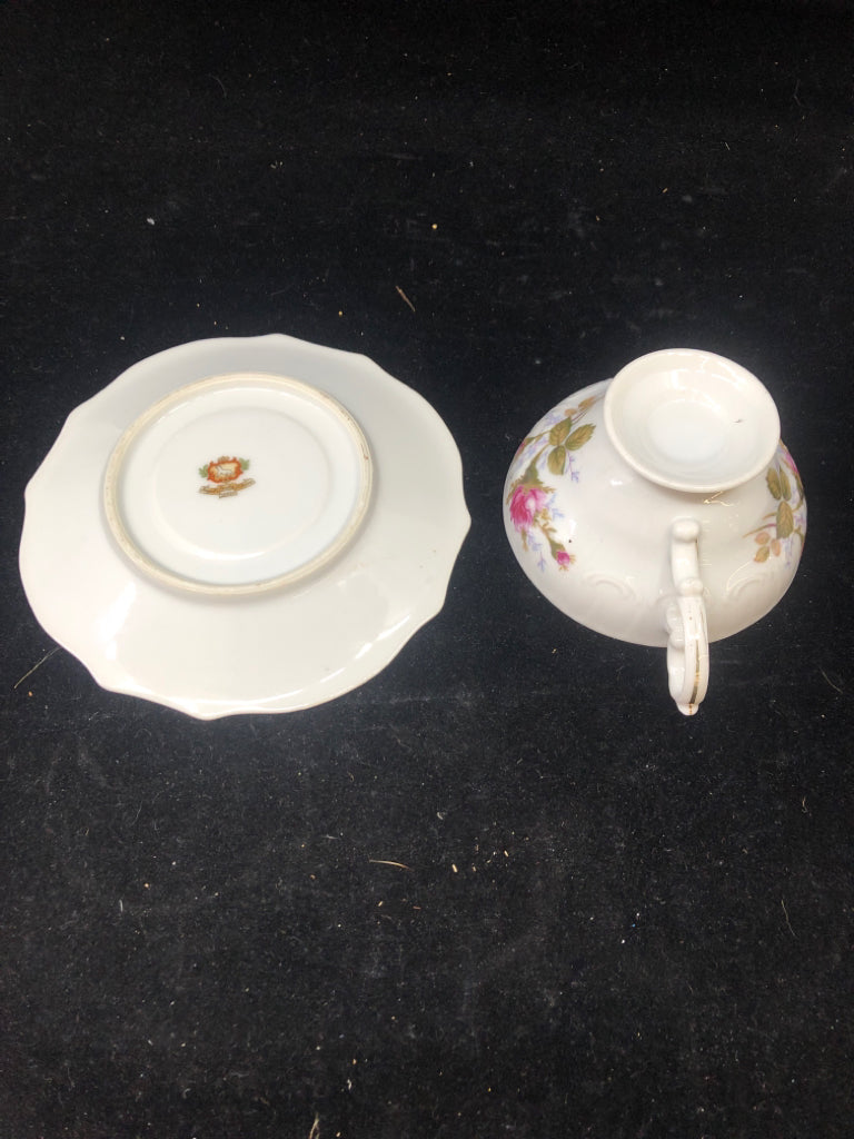 VTG GOLD ACCENT ROSE TEACUP AND SAUCER.