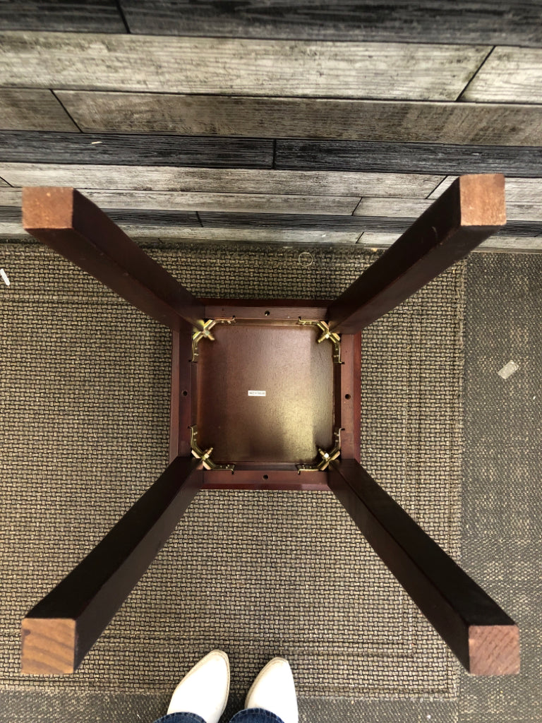 CHERRY COLORED WOOD SQUARE PLANT STAND.