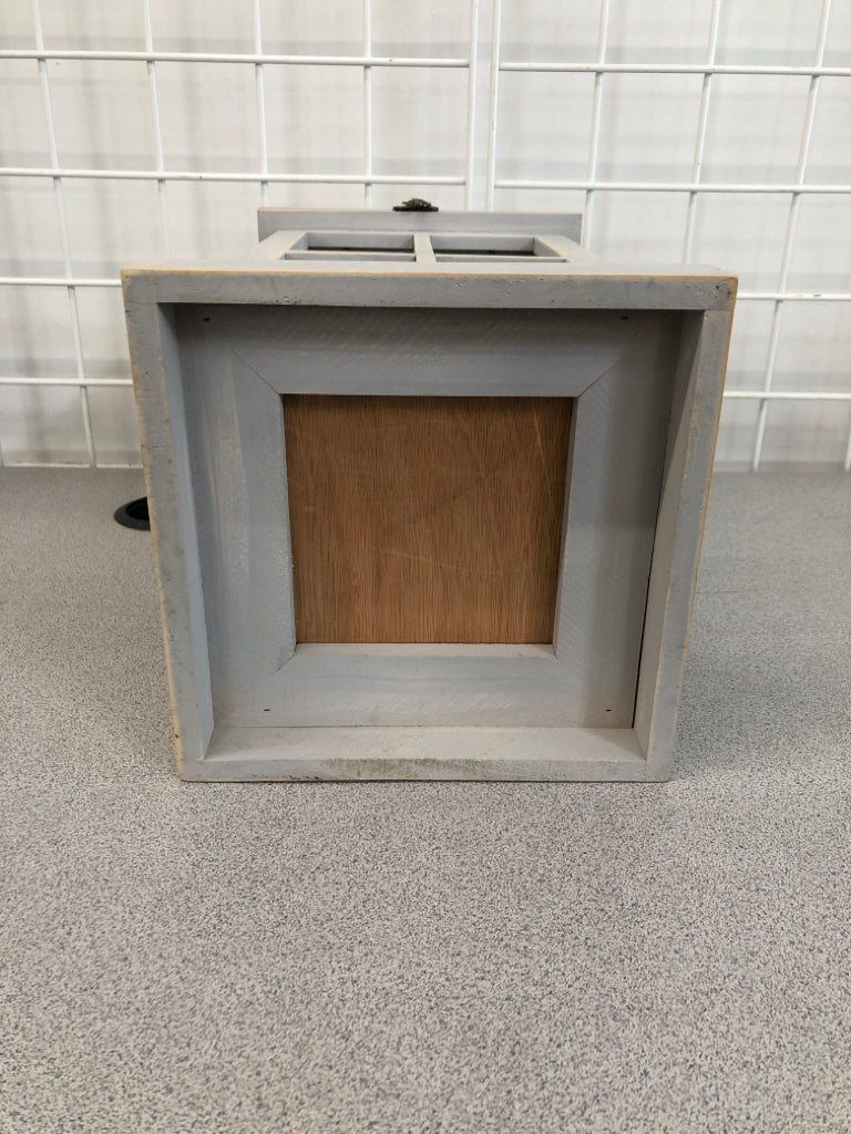 GREY WOOD CANDLE LANTERN.
