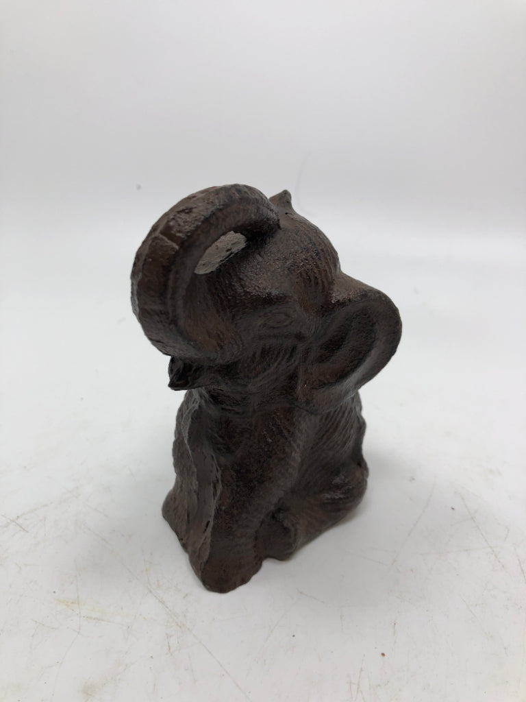 BROWN METAL ELEPHANT DECOR.