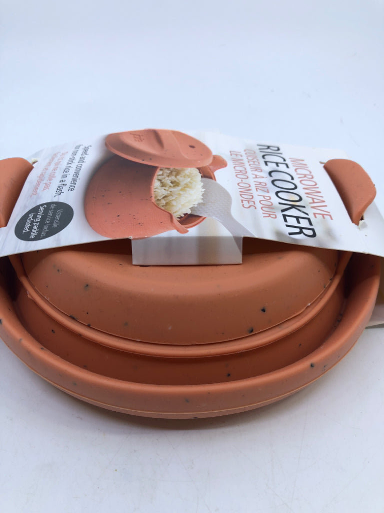 NIP MICROWAVE RICE COOKER.