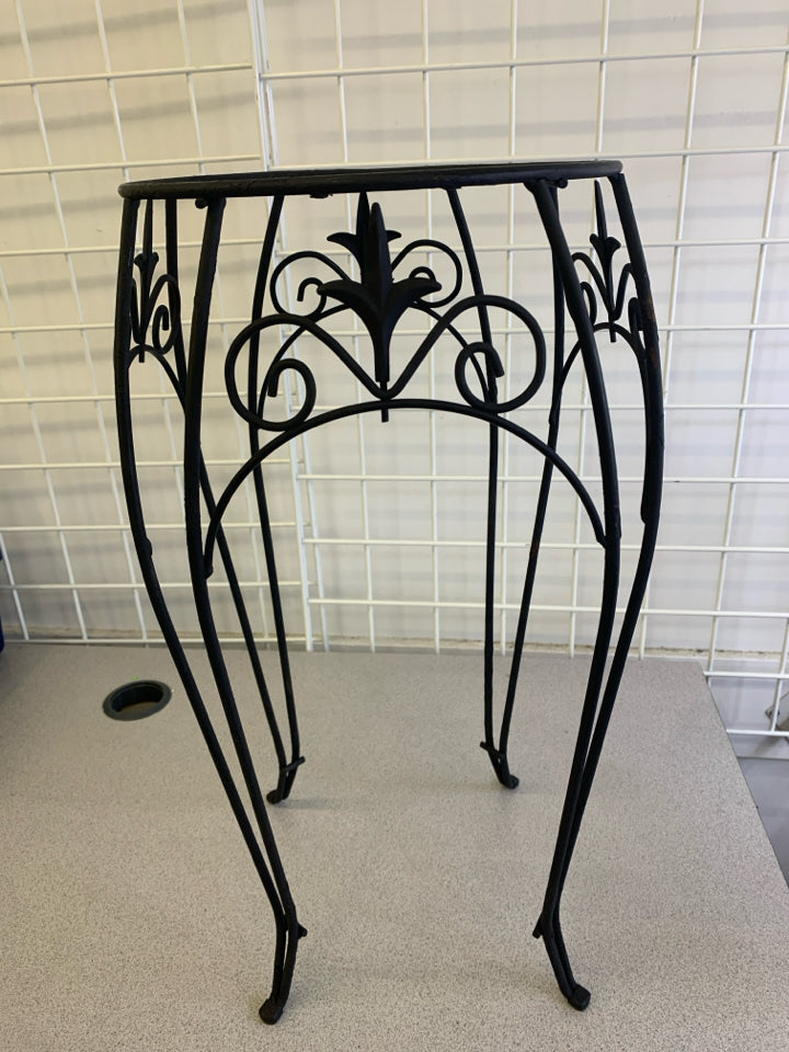 BLACK METAL FOOTED PLANT STAND.