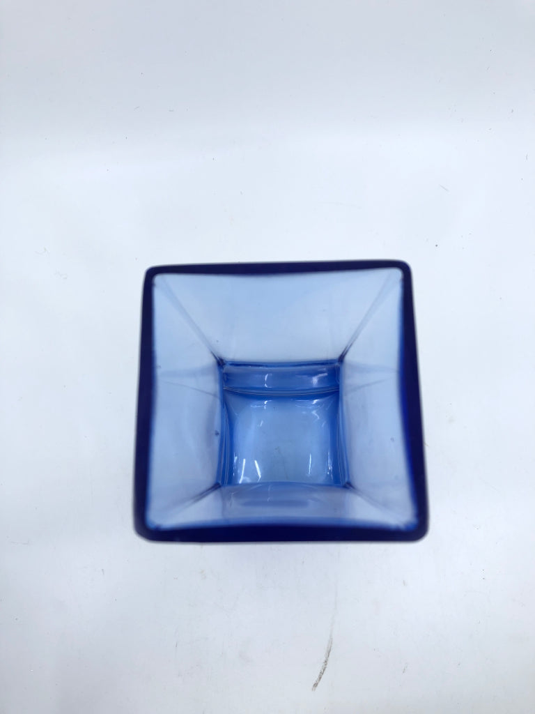 LIGHT BLUE SQUARE VASE.