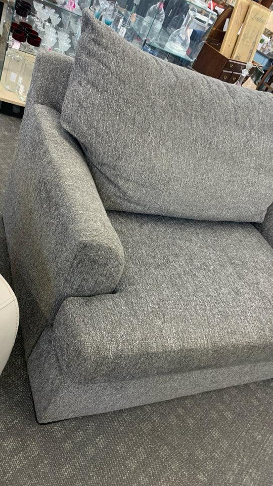 GREY OVERSIZED CHAIR.