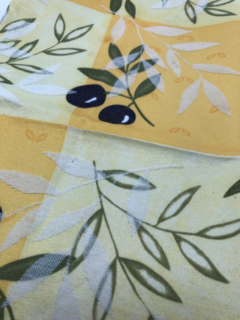 5PC NAPKINS YELLOW W/PURPLE OLIVE DESIGN.
