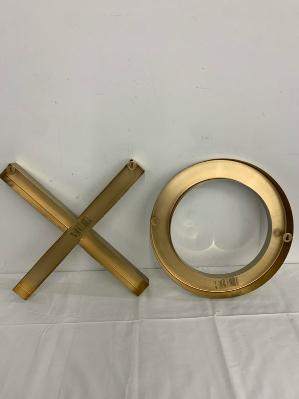 2PC GOLD X O WALL HANGING.