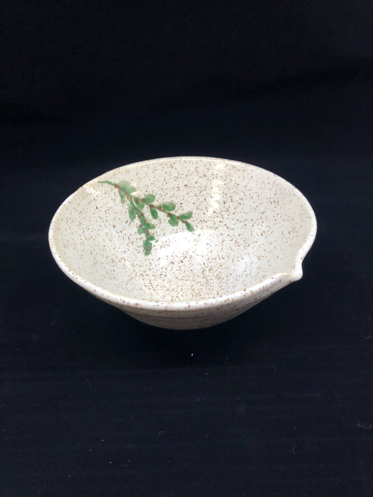 SMALL CREAM POTTERY BOWL W DOUBLE SPOUTS.