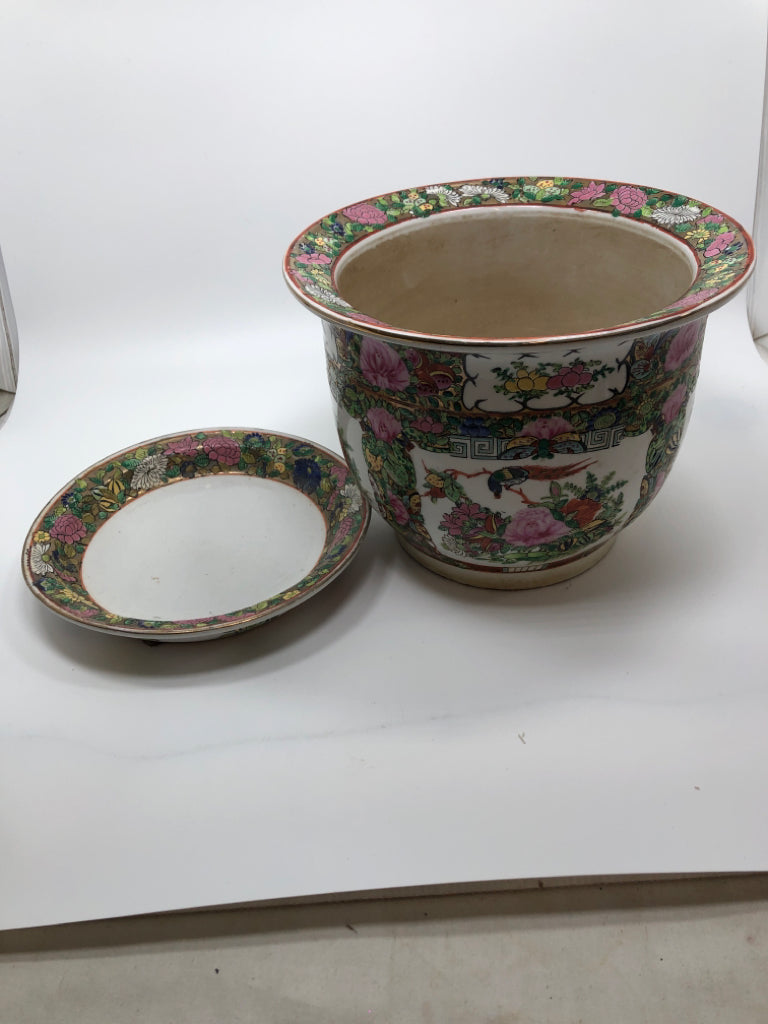 BIRDS AND FLOWERS EMBOSSED PLANTER W/DRIP TRAY.