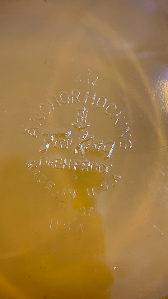 BROWN GLASS BAKING DISH W/LID.