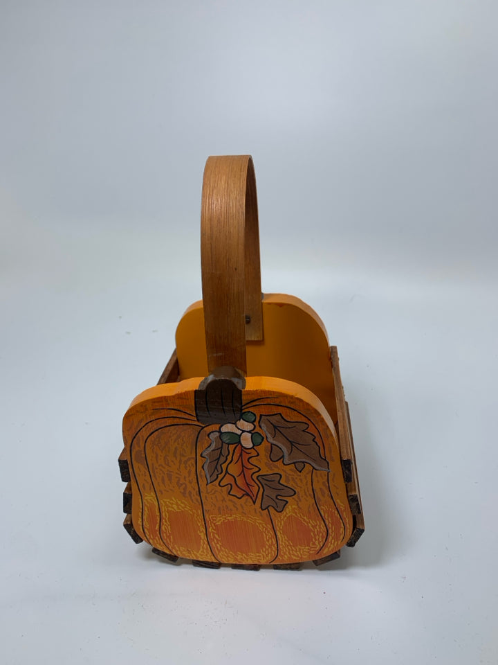 ORANGE WOOD PAINTED PUMPKIN SMALL BASKET.